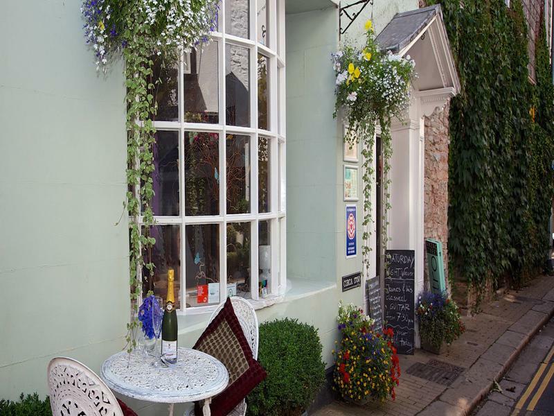 Anzac Street B+Bistro Дартмаут Экстерьер фото